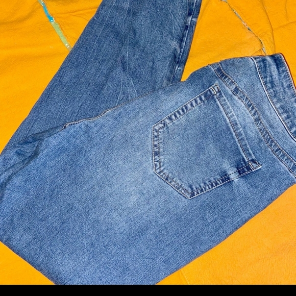 Destroyed Jeans - Picture 3 of 4